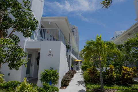 Hotel en venta en Miami Beach, Florida № 1867441 - foto 1