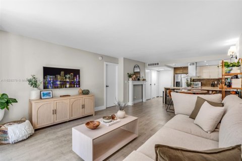 Condo in Aventura, Florida, 1 bedroom  № 1799394 - photo 7