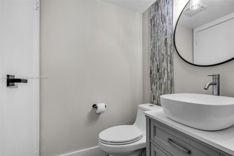 Condo in Aventura, Florida, 1 bedroom  № 1799394 - photo 15