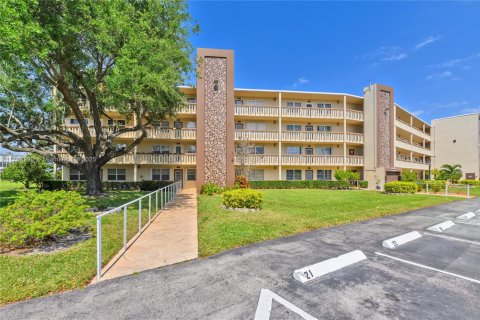 Condo in Deerfield Beach, Florida, 2 bedrooms  № 1716415 - photo 30