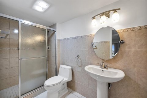 Condo in Deerfield Beach, Florida, 2 bedrooms  № 1716415 - photo 12