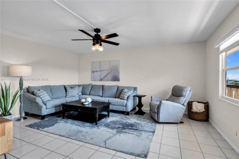 Condo in Deerfield Beach, Florida, 2 bedrooms  № 1716415 - photo 19