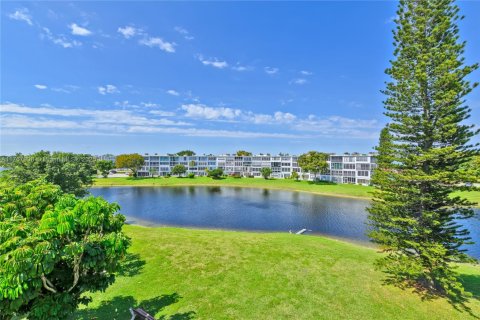 Condo in Deerfield Beach, Florida, 2 bedrooms  № 1716415 - photo 29
