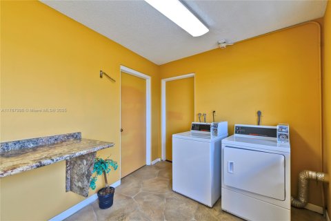 Condo in Deerfield Beach, Florida, 2 bedrooms  № 1716415 - photo 24