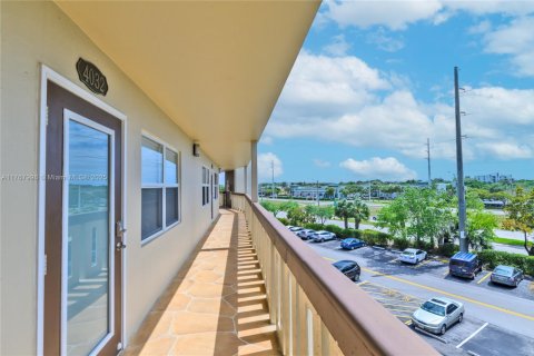 Condo in Deerfield Beach, Florida, 2 bedrooms  № 1716415 - photo 26