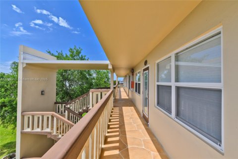 Condo in Deerfield Beach, Florida, 2 bedrooms  № 1716415 - photo 27