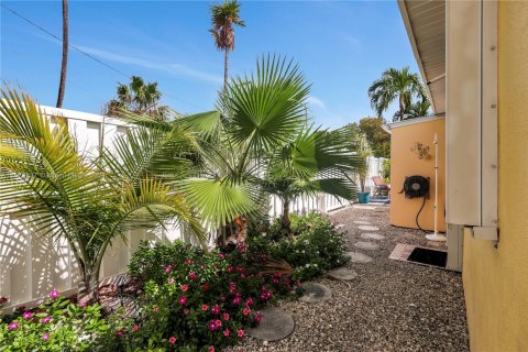 House in Marathon, Florida 3 bedrooms, 113.53 sq.m. № 1863771 - photo 23