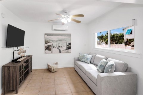 House in Marathon, Florida 3 bedrooms, 113.53 sq.m. № 1863771 - photo 7