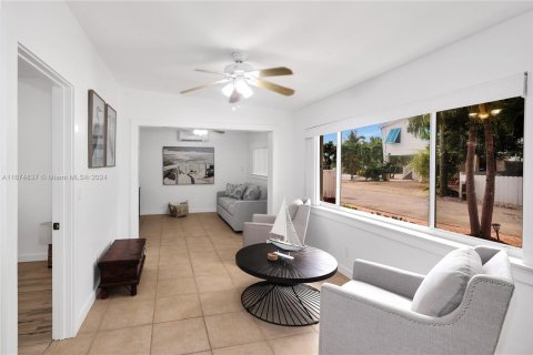House in Marathon, Florida 3 bedrooms, 113.53 sq.m. № 1863771 - photo 6