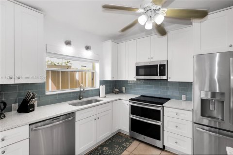 House in Marathon, Florida 3 bedrooms, 113.53 sq.m. № 1863771 - photo 12