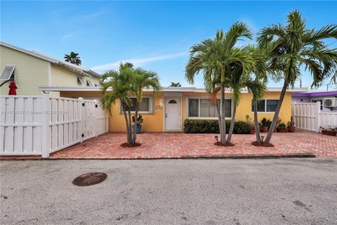 House in Marathon, Florida 3 bedrooms, 113.53 sq.m. № 1863771 - photo 1