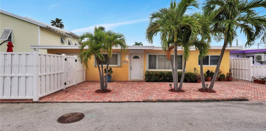 House in Marathon, Florida 3 bedrooms, 113.53 sq.m. № 1863771