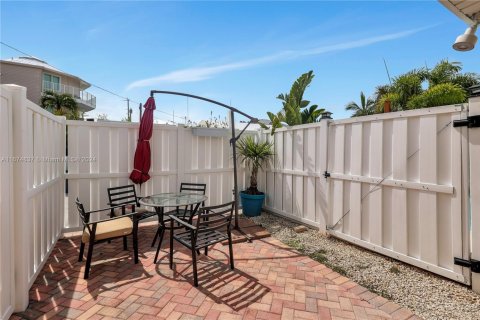 House in Marathon, Florida 3 bedrooms, 113.53 sq.m. № 1863771 - photo 22