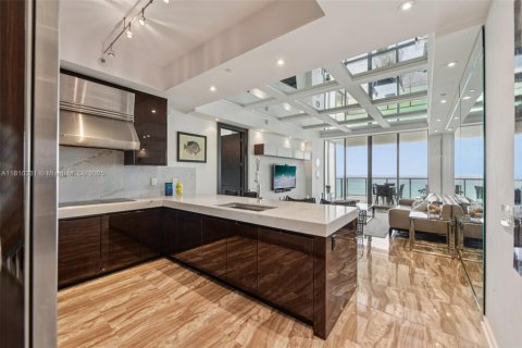 Copropriété à vendre à Bal Harbour, Floride: 2 chambres, 143.16 m2 № 2035391 - photo 7