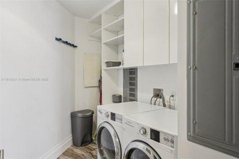 Copropriété à vendre à Bal Harbour, Floride: 2 chambres, 143.16 m2 № 2035391 - photo 25