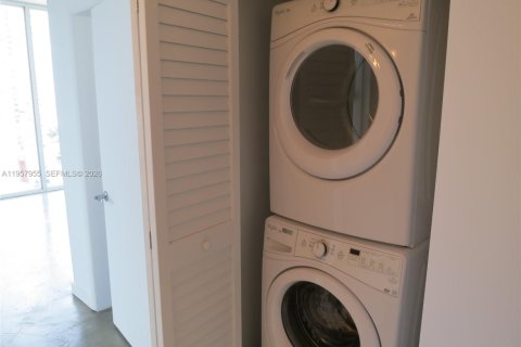 Condo in Miami, Florida, 2 bedrooms  № 2052899 - photo 8