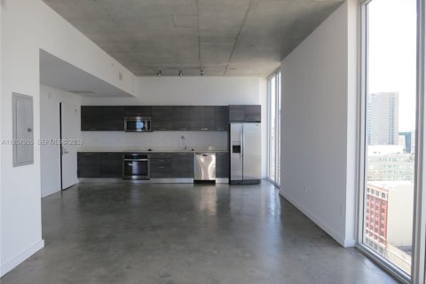 Condo in Miami, Florida, 2 bedrooms  № 2052899 - photo 18