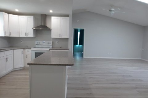 Villa ou maison à louer à Palm Harbor, Floride: 2 chambres, 117.34 m2 № 1868878 - photo 8