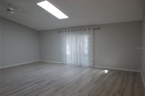 Villa ou maison à louer à Palm Harbor, Floride: 2 chambres, 117.34 m2 № 1868878 - photo 12