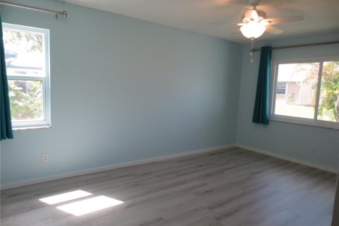 Villa ou maison à louer à Palm Harbor, Floride: 2 chambres, 117.34 m2 № 1868878 - photo 17