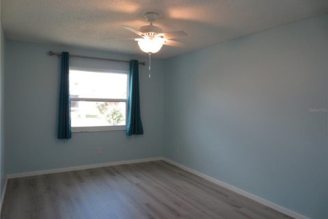 Villa ou maison à louer à Palm Harbor, Floride: 2 chambres, 117.34 m2 № 1868878 - photo 4