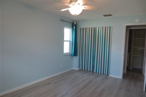 Villa ou maison à louer à Palm Harbor, Floride: 2 chambres, 117.34 m2 № 1868878 - photo 5