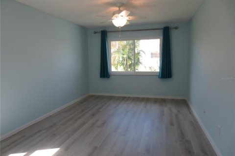 Villa ou maison à louer à Palm Harbor, Floride: 2 chambres, 117.34 m2 № 1868878 - photo 16