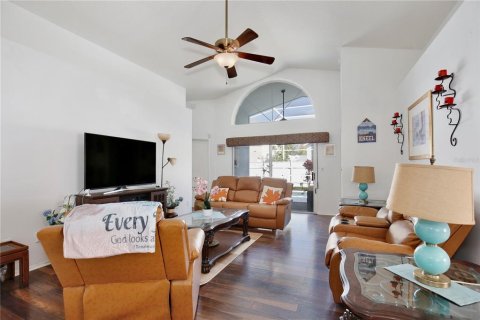 House in Apopka, Florida 4 bedrooms, 155.98 sq.m. № 1797753 - photo 10