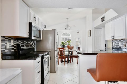 House in Apopka, Florida 4 bedrooms, 155.98 sq.m. № 1797753 - photo 8