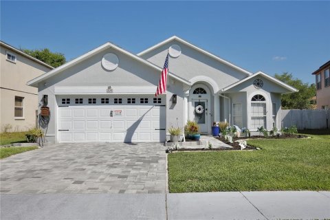 House in Apopka, Florida 4 bedrooms, 155.98 sq.m. № 1797753 - photo 1