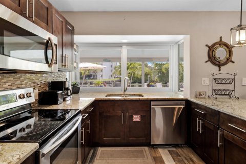 Casa en venta en Pompano Beach, Florida, 4 dormitorios, 177.63 m2 № 2190299 - foto 7