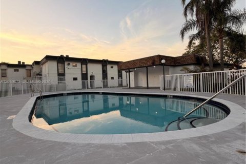 Apartment in Miami, Florida 2 bedrooms, 70.88 sq.m. № 2087243 - photo 4