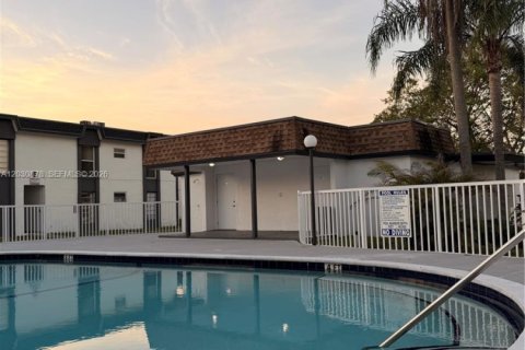 Apartment in Miami, Florida 2 bedrooms, 70.88 sq.m. № 2087243