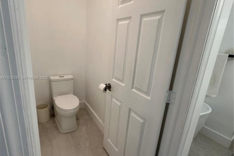 Townhouse in Miramar, Florida 3 bedrooms, 185.8 sq.m. № 1976478 - photo 19