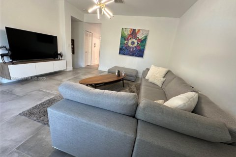 Townhouse in Miramar, Florida 3 bedrooms, 185.8 sq.m. № 1976478 - photo 3