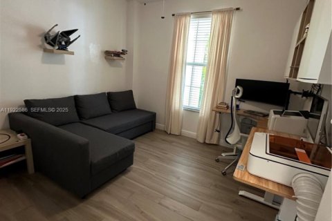 Townhouse in Miramar, Florida 3 bedrooms, 185.8 sq.m. № 1976478 - photo 23