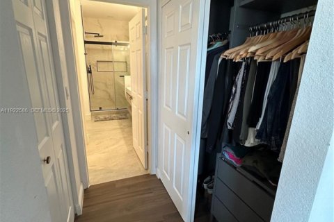 Townhouse in Miramar, Florida 3 bedrooms, 185.8 sq.m. № 1976478 - photo 15