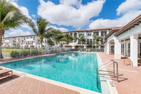 Townhouse in Miramar, Florida 3 bedrooms, 185.8 sq.m. № 1976478 - photo 27