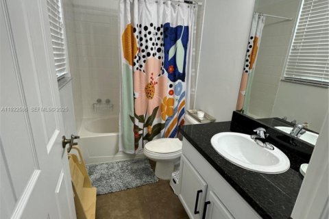 Townhouse in Miramar, Florida 3 bedrooms, 185.8 sq.m. № 1976478 - photo 22