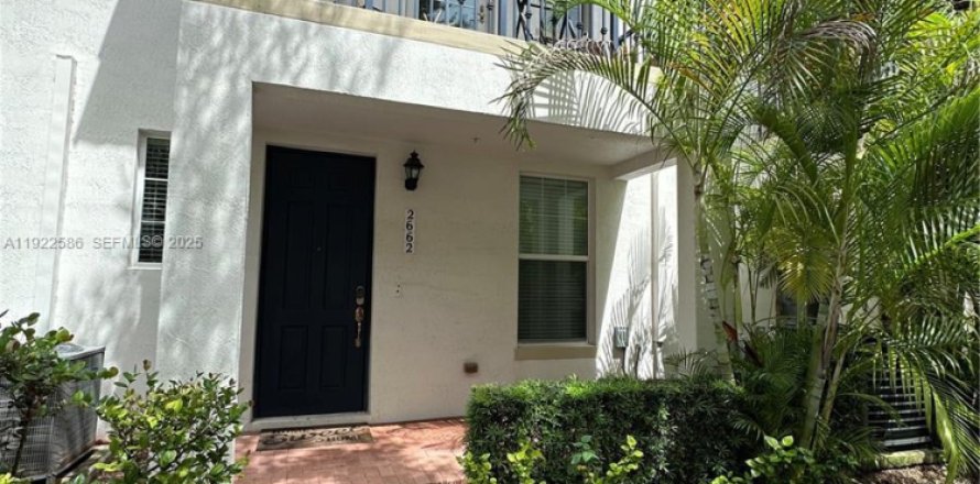 Townhouse in Miramar, Florida 3 bedrooms, 185.8 sq.m. № 1976478