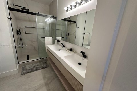 Townhouse in Miramar, Florida 3 bedrooms, 185.8 sq.m. № 1976478 - photo 17