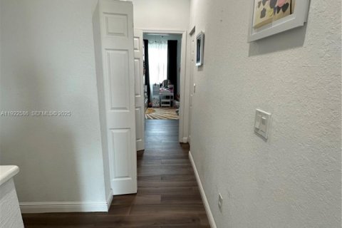 Townhouse in Miramar, Florida 3 bedrooms, 185.8 sq.m. № 1976478 - photo 11