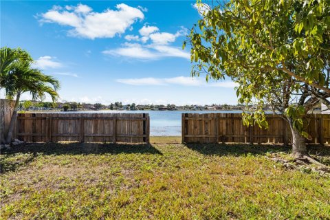 House in Miami, Florida 3 bedrooms, 140.38 sq.m. № 1996612 - photo 22