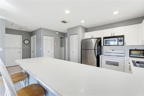 House in Miami, Florida 3 bedrooms, 140.38 sq.m. № 1996612 - photo 8