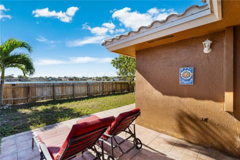 House in Miami, Florida 3 bedrooms, 140.38 sq.m. № 1996612 - photo 19