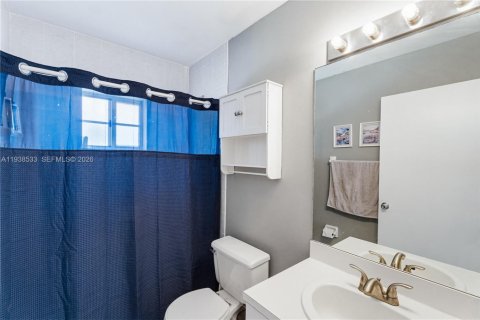 House in Miami, Florida 3 bedrooms, 140.38 sq.m. № 1996612 - photo 12