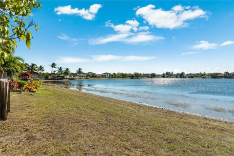 House in Miami, Florida 3 bedrooms, 140.38 sq.m. № 1996612 - photo 23