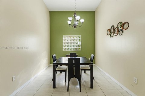 House in Miami, Florida 3 bedrooms, 140.38 sq.m. № 1996612 - photo 4