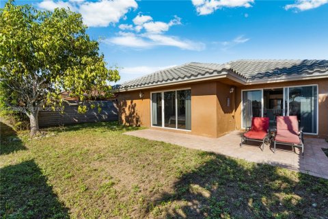 House in Miami, Florida 3 bedrooms, 140.38 sq.m. № 1996612 - photo 20