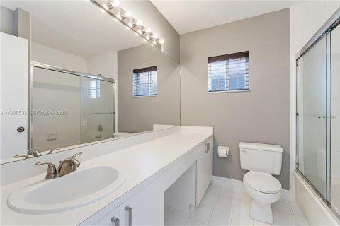 House in Miami, Florida 3 bedrooms, 140.38 sq.m. № 1996612 - photo 17